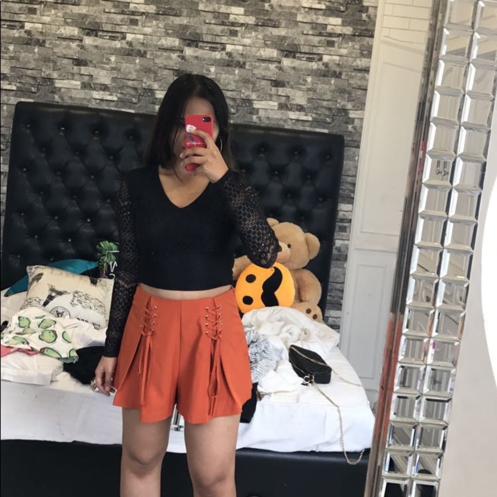 Black lace full sleeves crop top